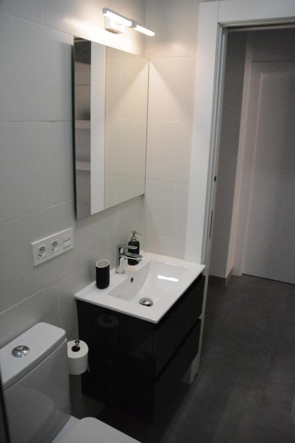 Luminoso Y Moderno Apartamento En El Centro Granada Esterno foto